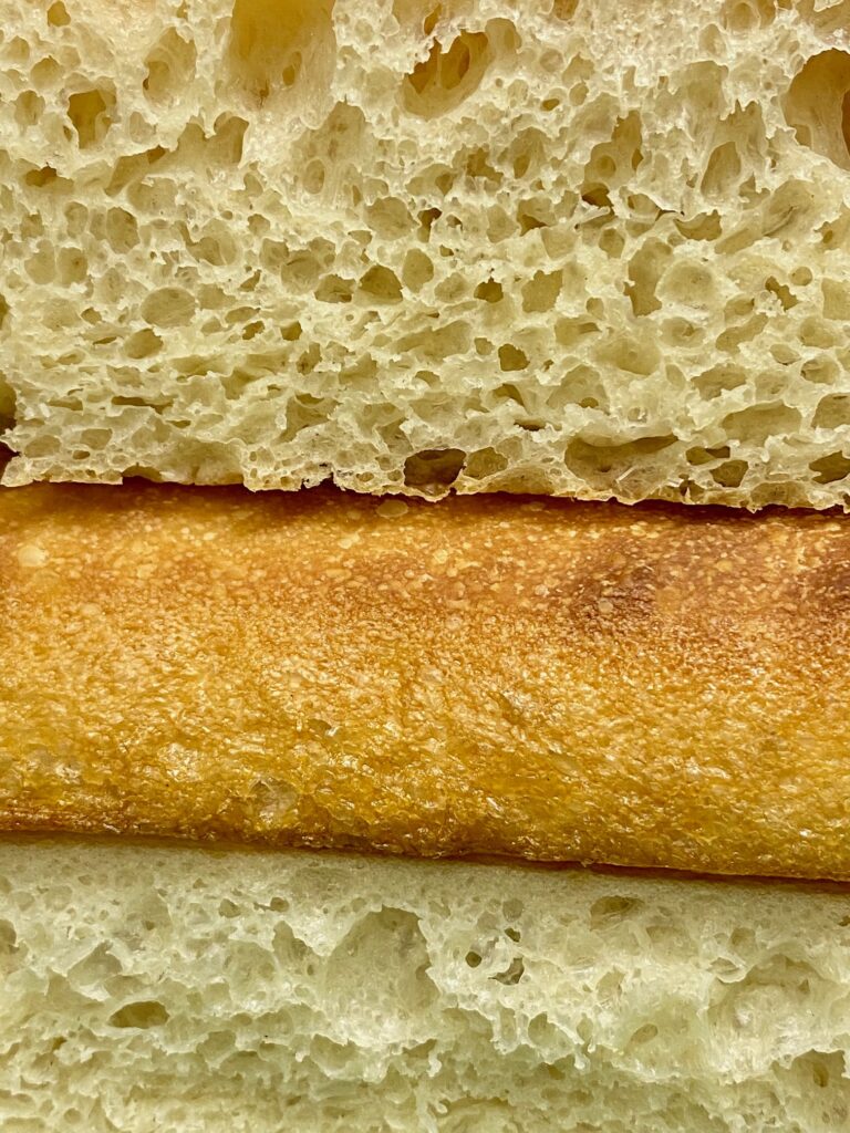 Dorée et croquante à l'extérieur, moelleuse et fondante à l'intérieur. La Focaccia maison de SEB le food truck